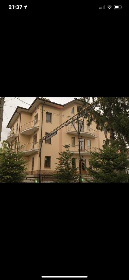 Готель Баронський Двір Chernivtsi Exterior foto
